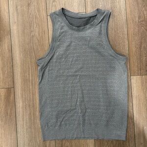 Lululemon size 4